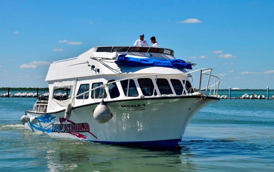 Aquaworld Cancun Boat